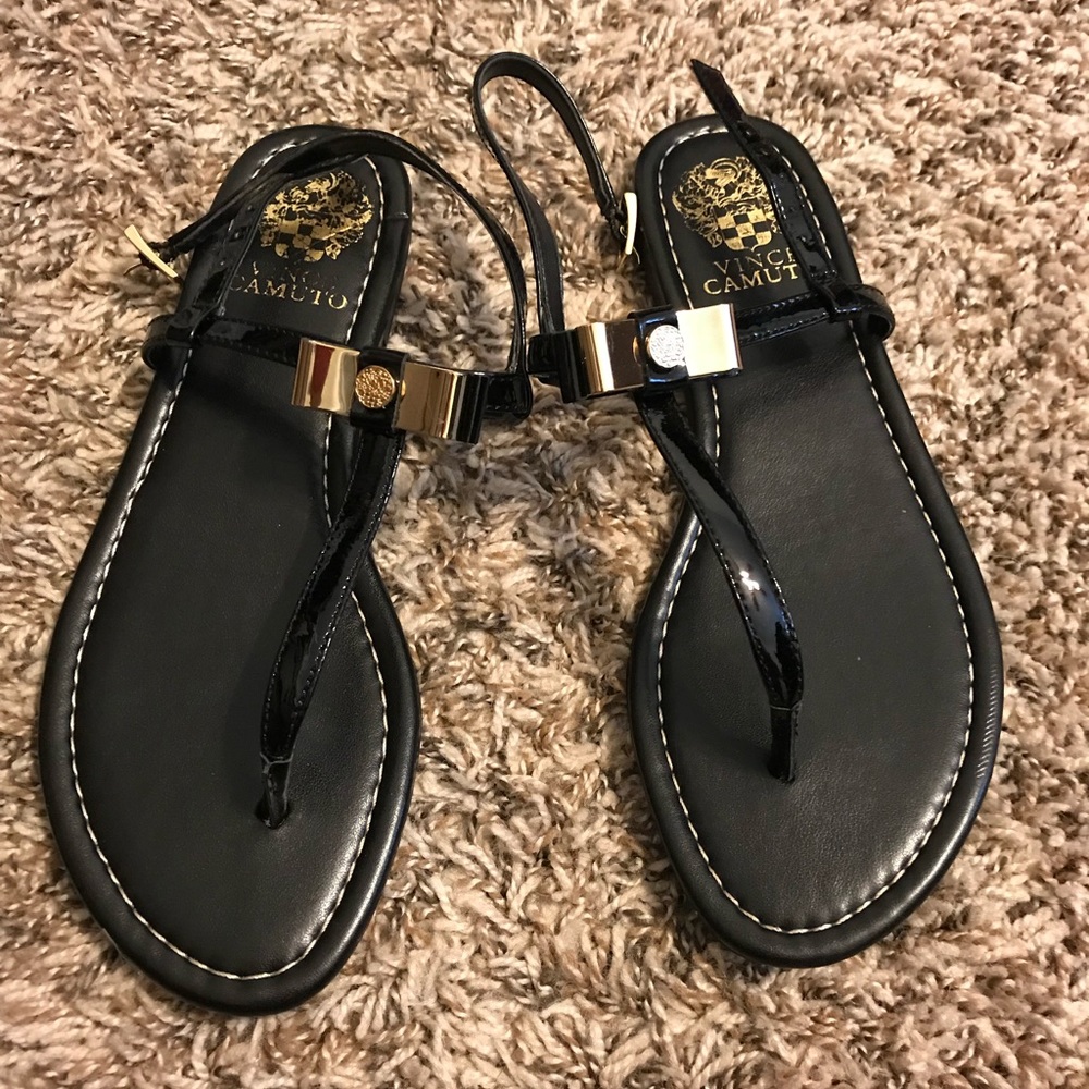 Vince Camuto Women’s thong sandals